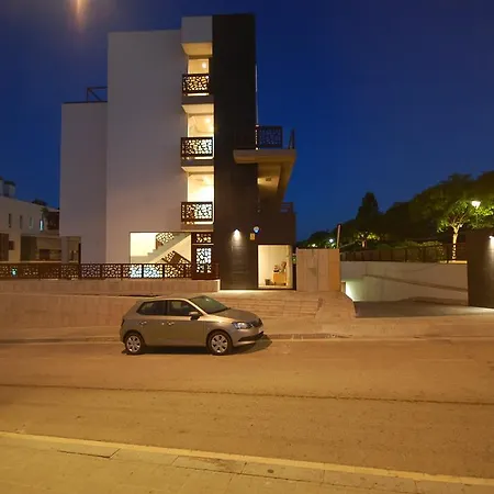 Free Parking アパートホテル