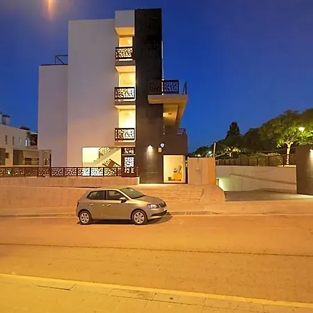 Free Parking アパートホテル シッチェス