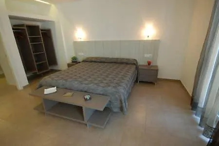 Resort Sitges Apartment Апарт-готель 3*